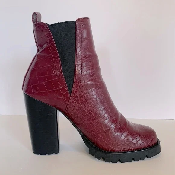 Steve Madden Ladon Chelsea Lug Sole Booties - Picture 2 of 9